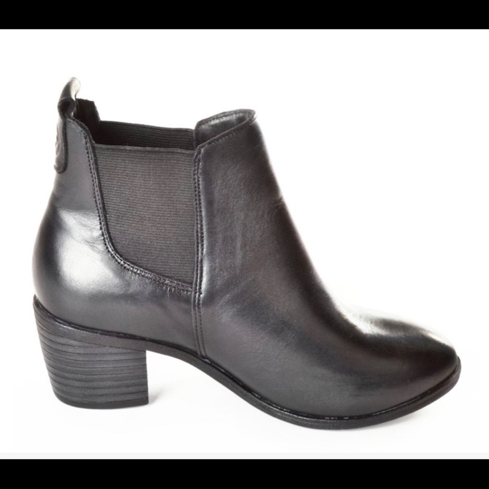 DAV Black Leather boot /shoes